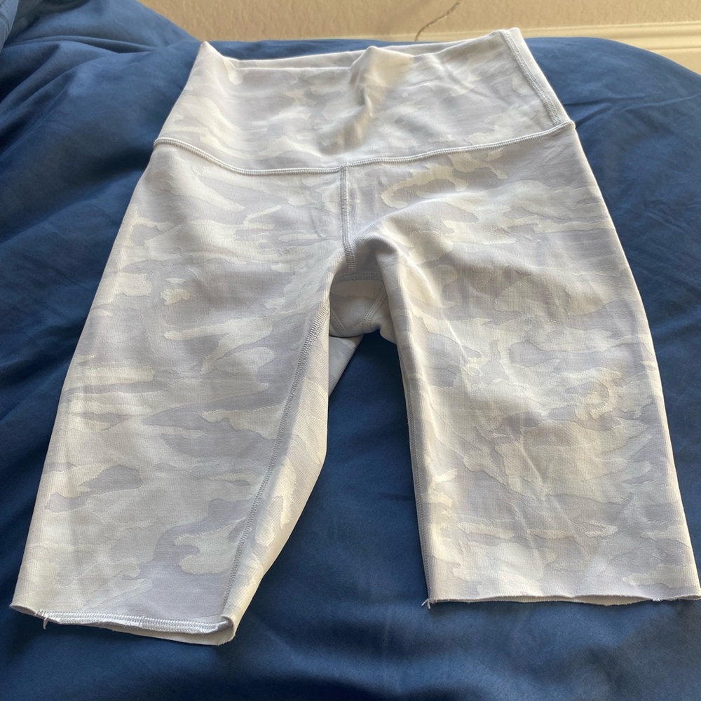 Lululemon Wunder Under Ribbed Biker Shorts  ~ Size 4 - Picture 8 of 9